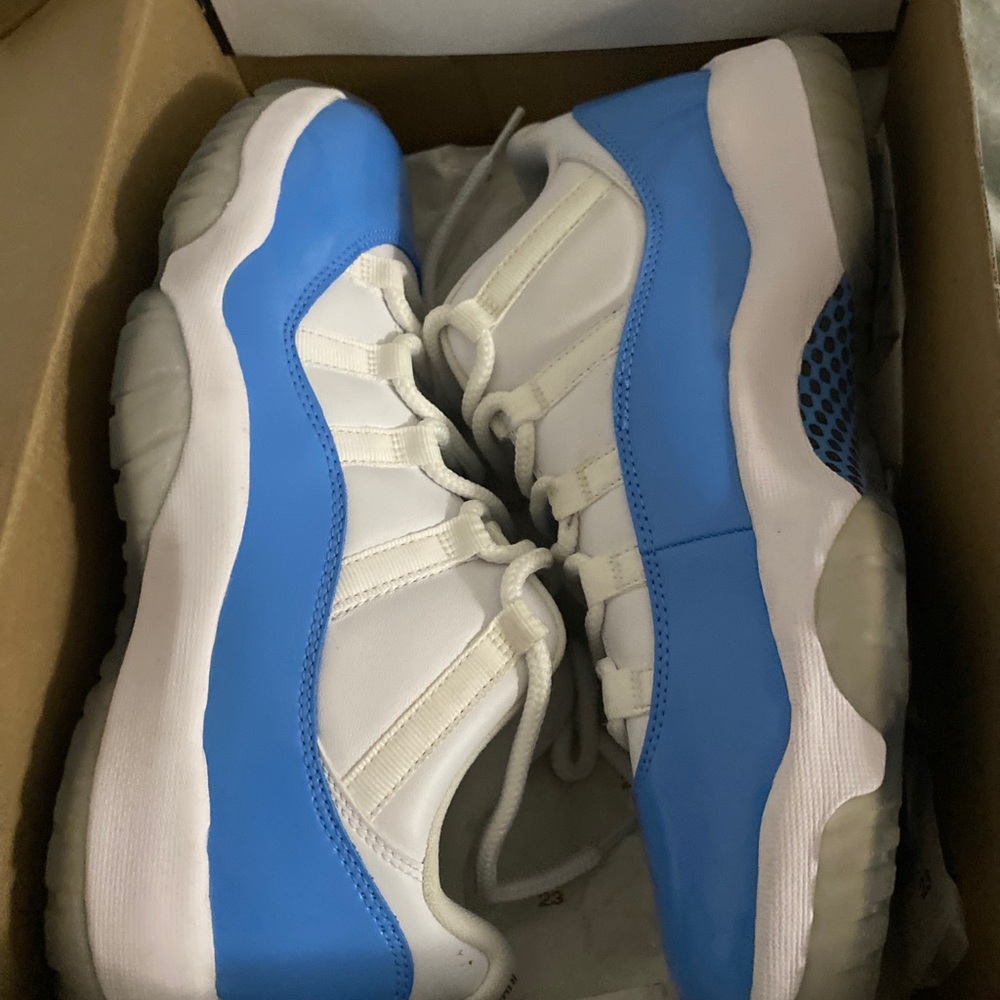 Air Jordan 11 Retro Low UNC Worn once